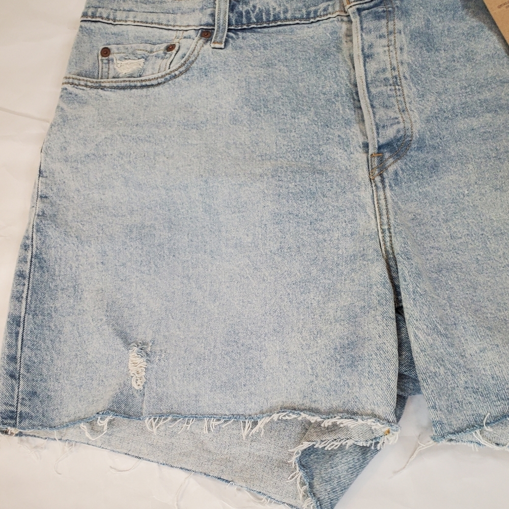 Levi high rise shorts - Picture 2 of 10